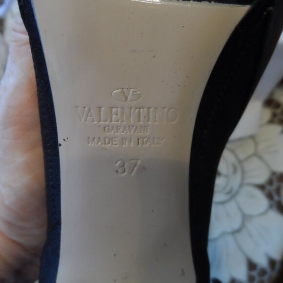 Valentino Garavani Black Calfskin Leather Rose Edition Ankle Boots Size 37B - Picture 16 of 16